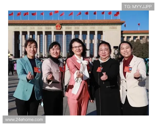 谢周三吉祥物加入球迷抗议行动为无法发声的人群争取权益